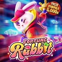 Bàn chơi casino cổ điển với chip và quân bài trên Win555 APK